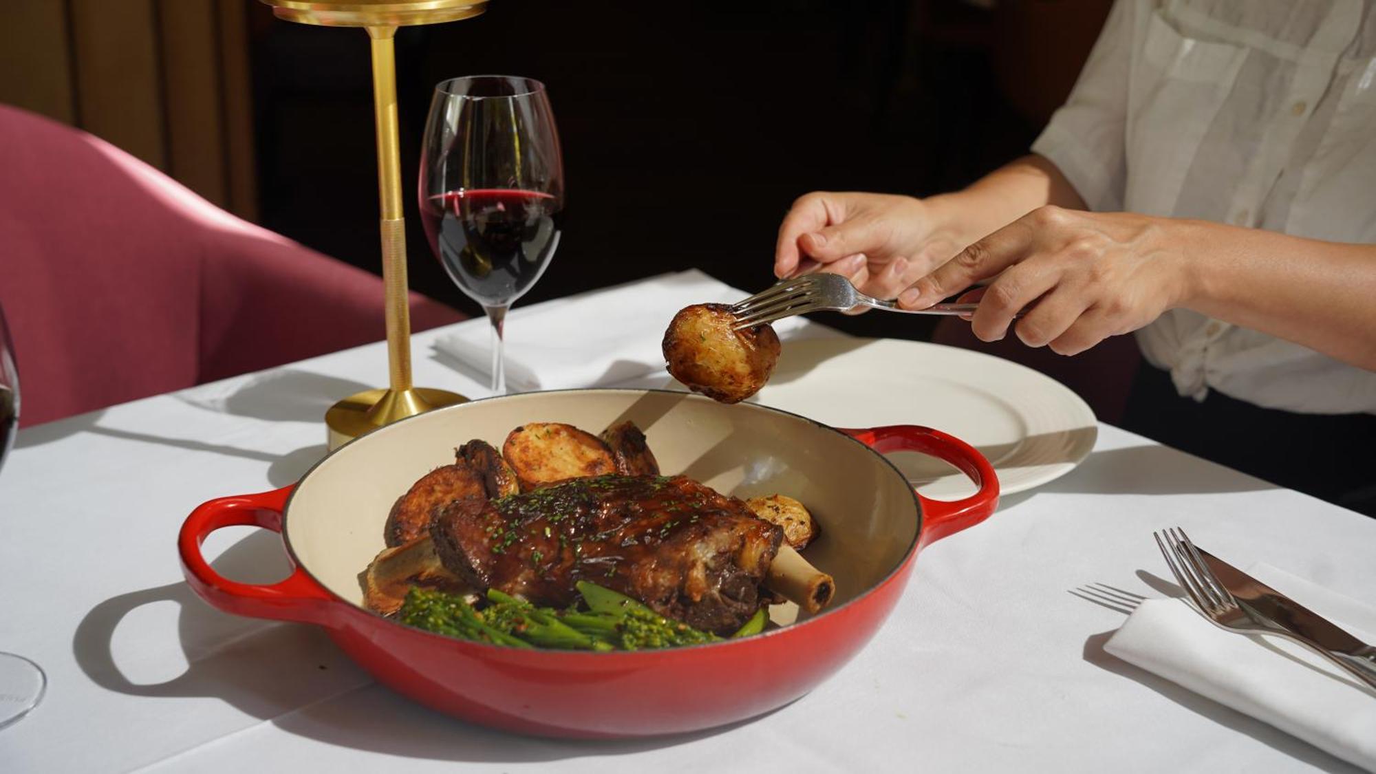 Amora Hotel Jamison Sydney Ngoại thất bức ảnh A braised lamb neck
