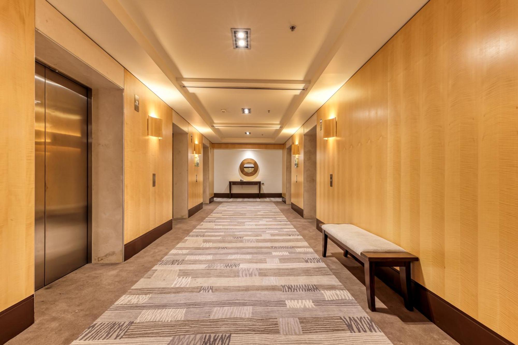 Amora Hotel Jamison Sydney Ngoại thất bức ảnh The elevator lobby