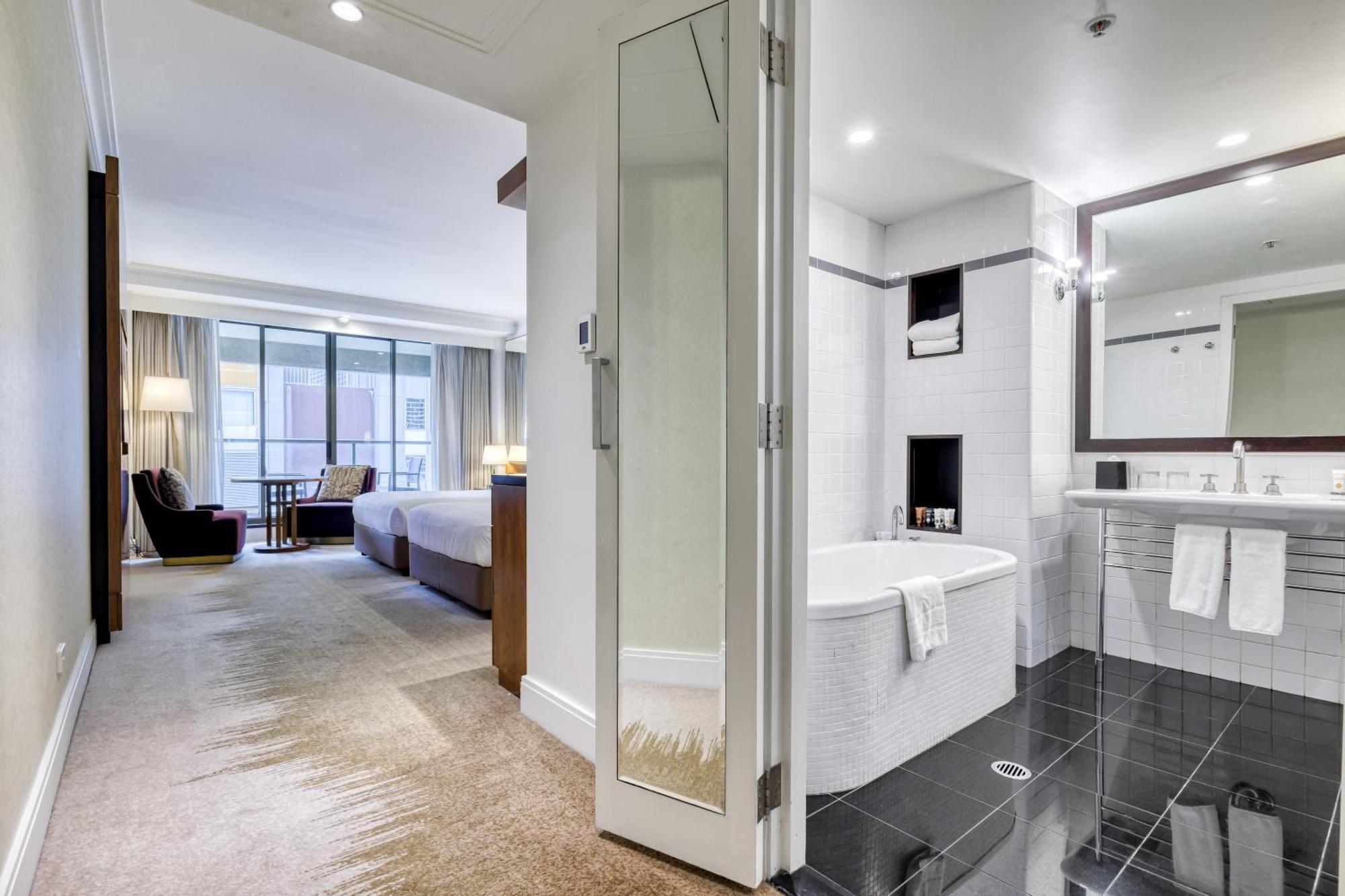 Amora Hotel Jamison Sydney Ngoại thất bức ảnh A bathroom at the hotel